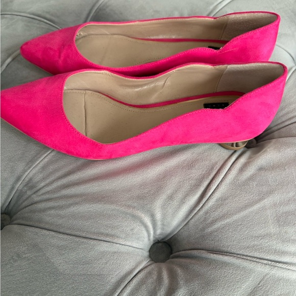 WHBM Hot Pink Women's Flats w/ Gold Heel, Size 7 - Picture 2 of 7